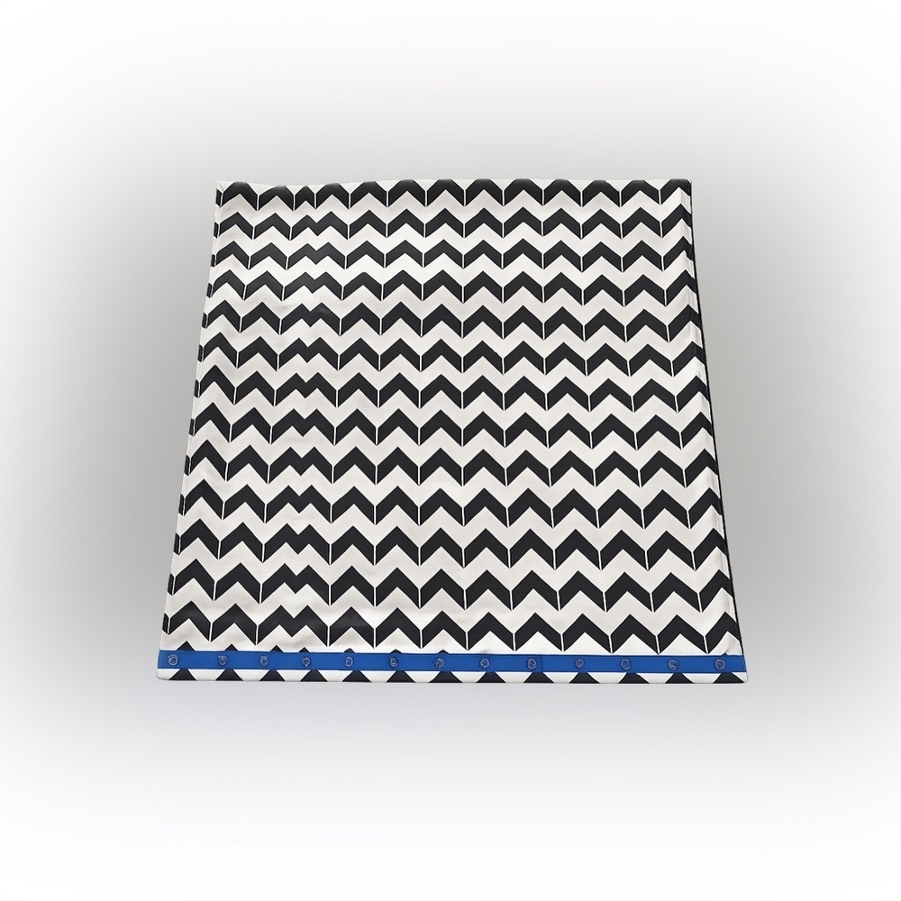 Lululemon Vinyasa Scarf | Luon Light Arrow Black and white Chevron | Blue Trim